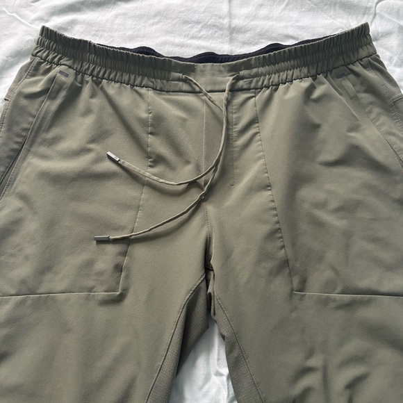 Lululemon Men’s License To Train Joggers Pants Light Green Workout - Picture 3 of 13